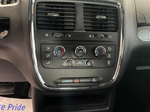 Used 2016 Dodge Grand Caravan SE FWD image 14