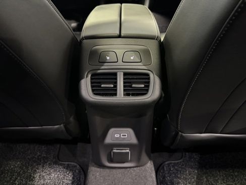 Used 2023 Buick Envision Avenir image 17