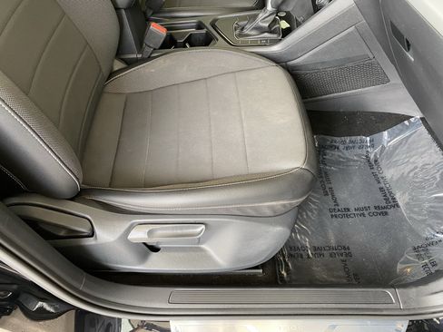 Certified 2023 Volkswagen Taos SE FWD image 40