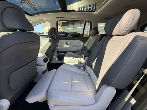 Certified 2026 Hyundai Ioniq 9 Limited w/ Tow & Go Package image 17