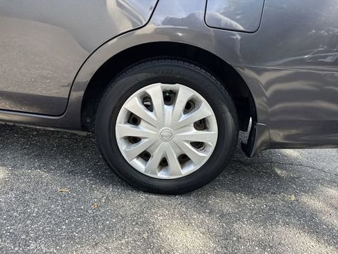 Used 2015 Nissan Versa S FWD image 29