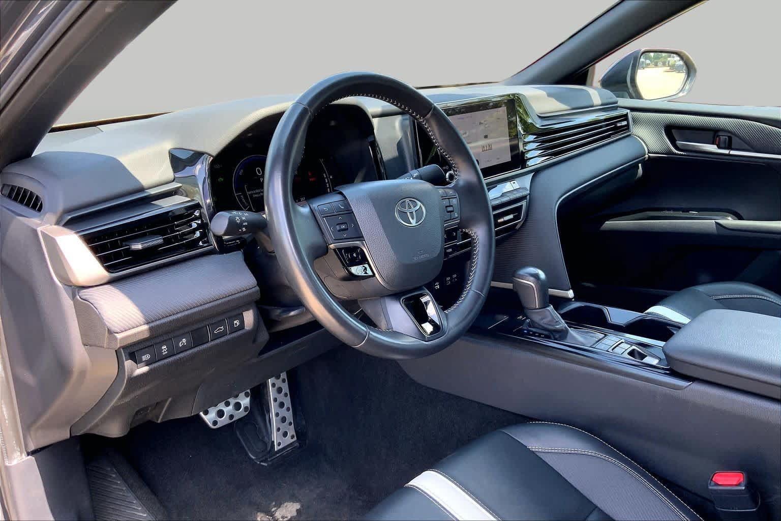Used 2025 Toyota Camry SE FWD image 17