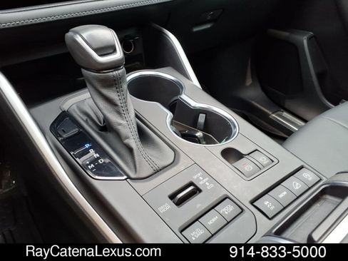Used 2021 Toyota Highlander XLE AWD/4WD image 14