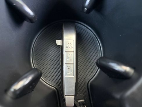 Used 2026 Kia Carnival FWD image 25