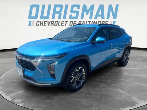 Used 2025 Chevrolet Trax LT w/ Driver Confidence Package FWD image 2