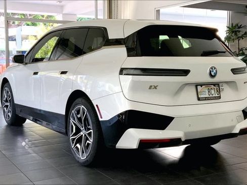 Used 2024 BMW iX xDrive50 w/ Sport Package AWD/4WD image 5