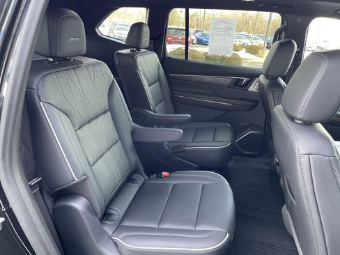 Used 2025 Buick Enclave Avenir image 44