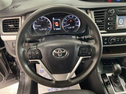 Used 2019 Toyota Highlander LE AWD/4WD image 20