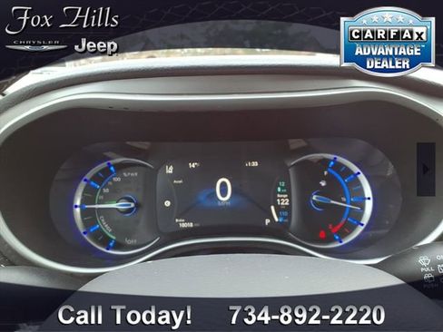 Certified 2024 Chrysler Pacifica Select image 20