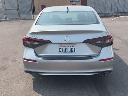 Used 2025 Honda Civic Sport image 6