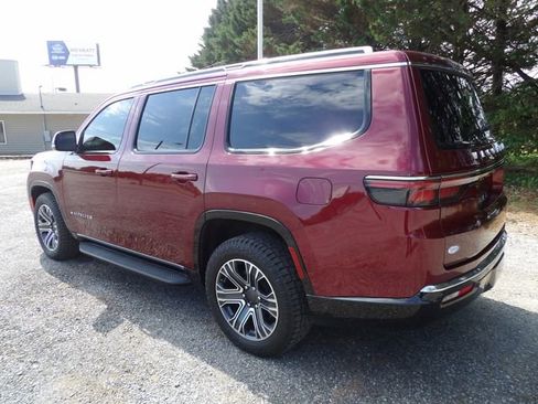 Used 2024 Jeep Wagoneer 4WD w/ Premium Group I image 3