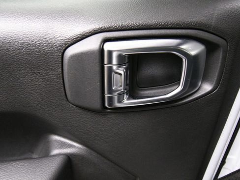 Used 2025 Jeep Wrangler Sport S image 21