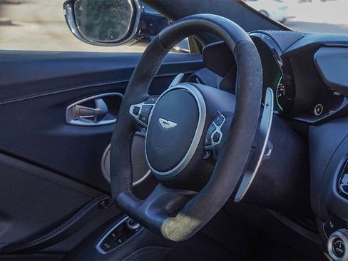 Used 2022 Aston Martin V8 Vantage Coupe image 39