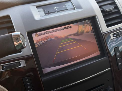 Used 2014 Cadillac Escalade ESV Luxury image 38