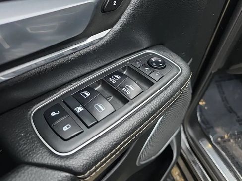Used 2019 RAM 1500 Laramie AWD/4WD image 14