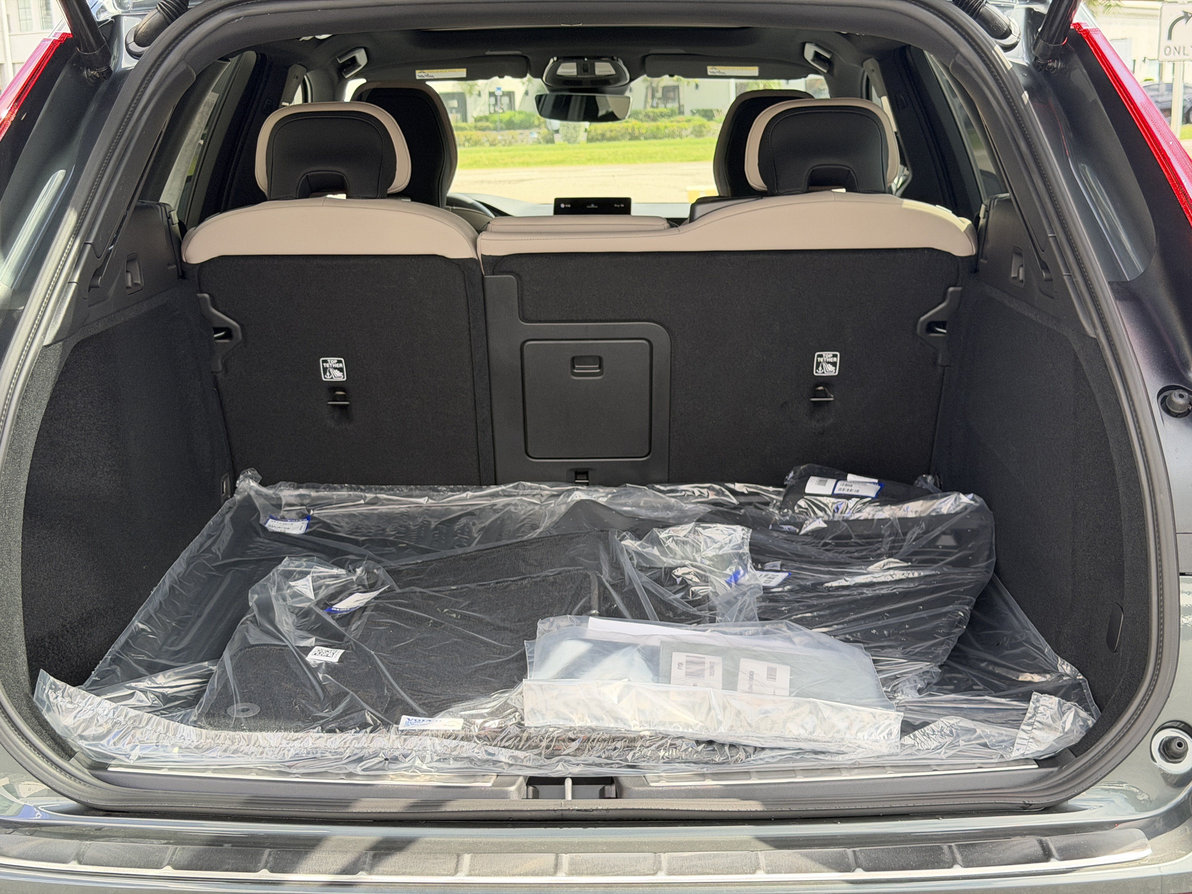 New 2027 Volvo XC60 B5 Plus AWD/4WD image 10