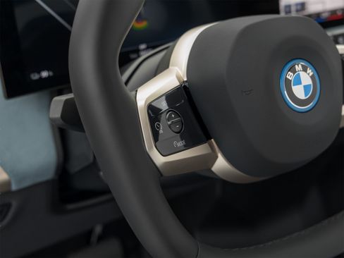 Used 2023 BMW iX xDrive50 w/ Premium Package AWD/4WD image 44