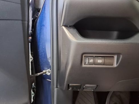 Used 2025 Toyota RAV4 XLE AWD/4WD image 15