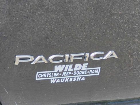 Used 2023 Chrysler Pacifica Touring-L FWD image 16