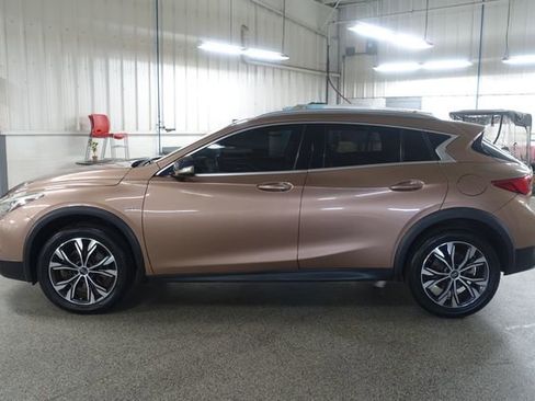 Used 2019 INFINITI QX30 AWD image 4