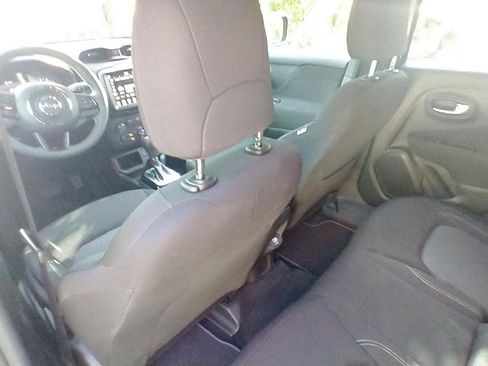 Used 2021 Jeep Renegade Latitude FWD image 15