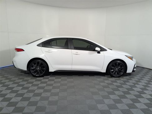 Used 2023 Toyota Corolla SE image 7