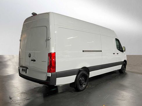 Used 2024 Mercedes-Benz Sprinter 2500 image 3
