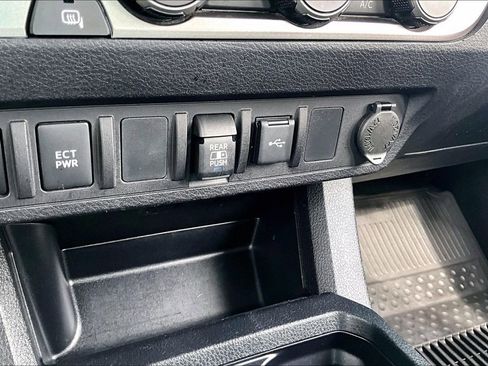 Used 2022 Toyota Tacoma SR5 w/ Technology Package RWD image 16