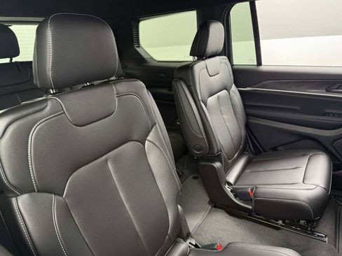 New 2025 Jeep Grand Cherokee L Limited image 28