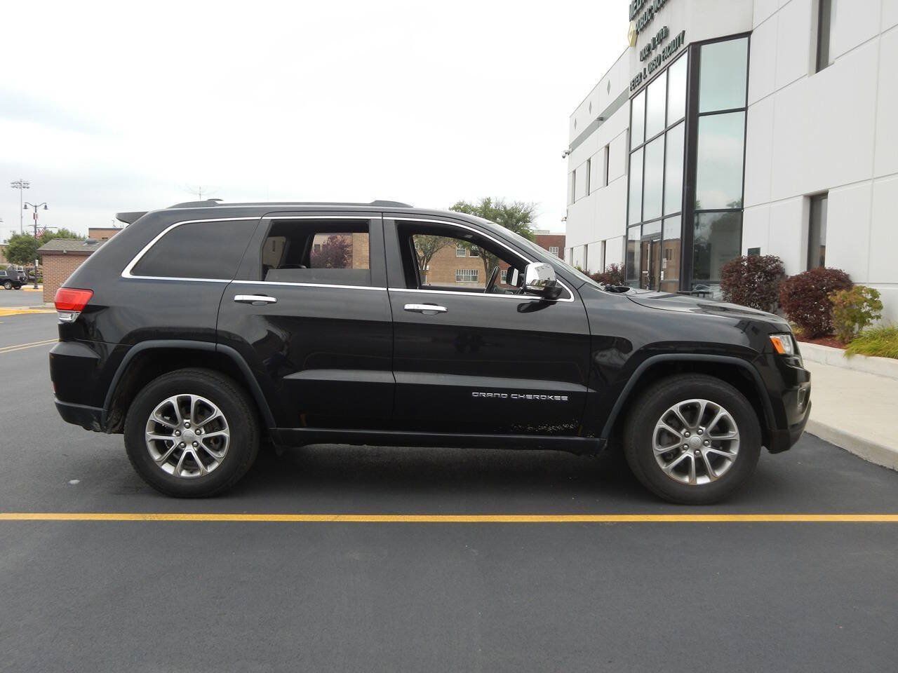 Used 2015 Jeep Grand Cherokee Limited w/ Luxury Group II AWD/4WD image 22