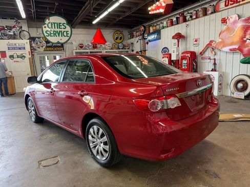 Used 2012 Toyota Corolla LE FWD image 3