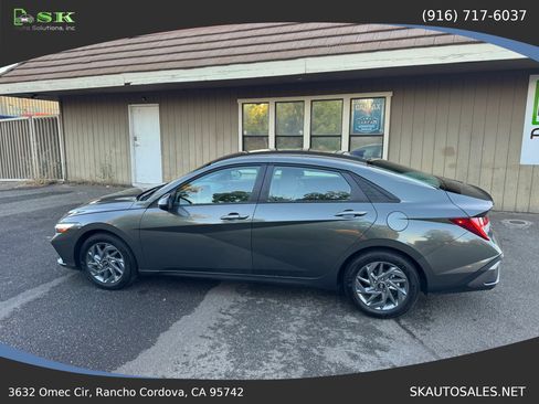 Used 2025 Hyundai Elantra Hybrid FWD image 10