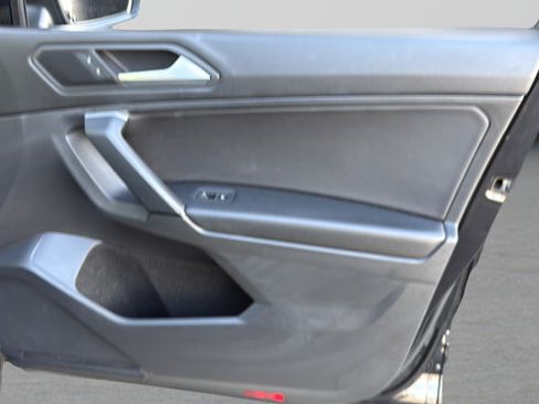 Used 2019 Volkswagen Tiguan SE w/ Panoramic Sunroof Package FWD image 25