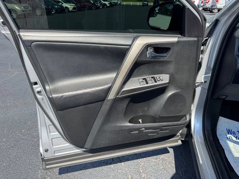 Used 2016 Toyota RAV4 XLE AWD/4WD image 9