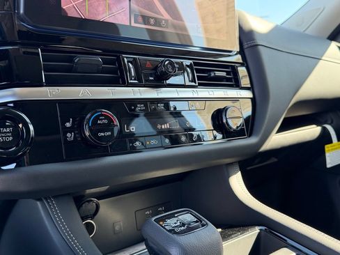 New 2026 Nissan Pathfinder Platinum FWD image 30