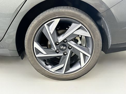 Used 2025 Hyundai Elantra SEL image 11