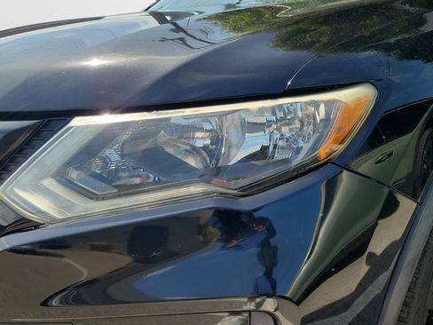Used 2018 Nissan Rogue SV FWD image 5