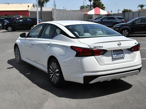 Used 2024 Nissan Altima 2.5 SV FWD image 6