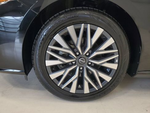 Used 2025 Nissan Altima 2.5 SV FWD image 8