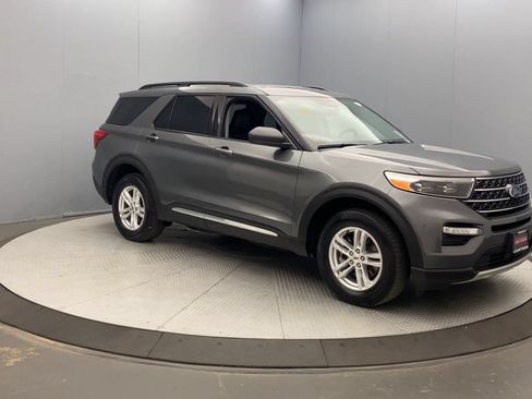 Used 2023 Ford Explorer XLT w/ Equipment Group 202A AWD/4WD image 7