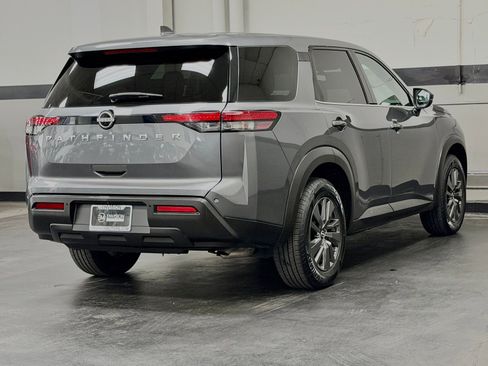 Used 2022 Nissan Pathfinder S FWD image 12