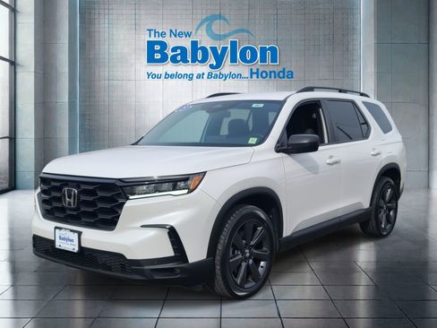 Used 2023 Honda Pilot Sport image 1