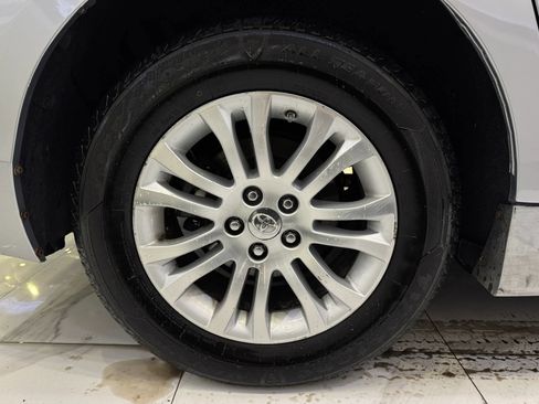 Used 2020 Toyota Sienna XLE image 9