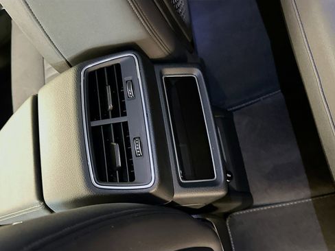 Used 2021 Audi e-tron Premium Plus w/ Premium Plus Package image 28