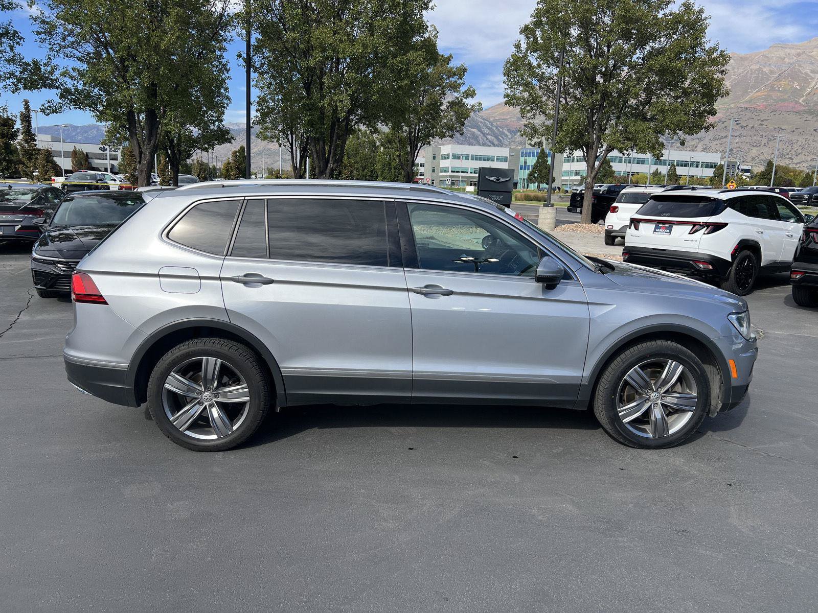 Used 2020 Volkswagen Tiguan SEL w/ 3rd Row Seat Package AWD/4WD image 13