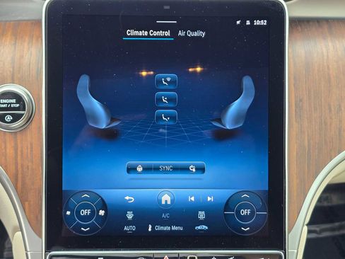 Used 2025 Mercedes-Benz GLC 300 4MATIC image 30