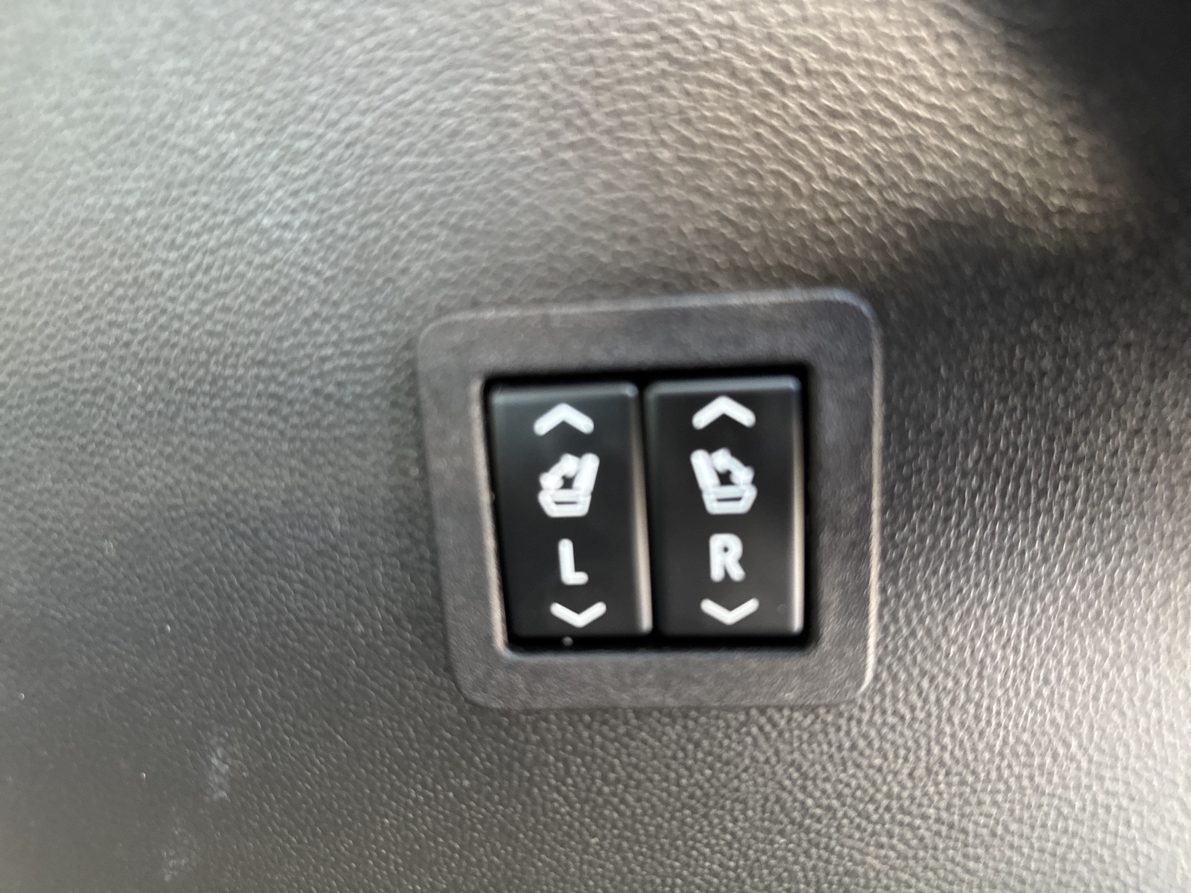 Used 2023 Buick Enclave Avenir w/ Avenir Technology Package FWD image 35