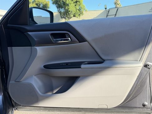 Used 2015 Honda Accord LX image 33