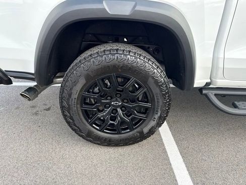 Used 2025 Chevrolet Colorado Trail Boss AWD/4WD image 11