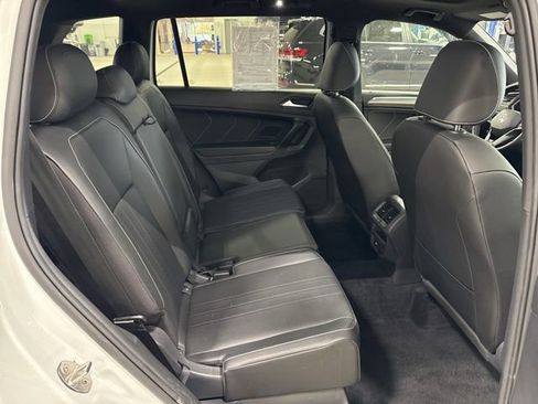 Certified 2022 Volkswagen Tiguan SE R-Line image 24